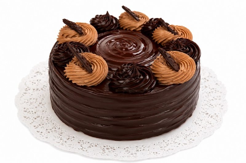 Torta con cobertura de trufa de chocolate